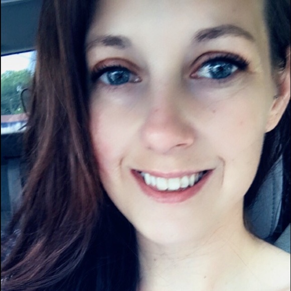 Meet your Posher, Amanda - Picture 1 of 1